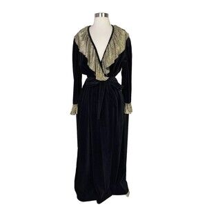Bill Blass Vintage Black and Gold Ruffle Trim Velvet Robe. Size: L